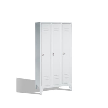 Stahl-Garderobenschrank, Umkleide, Spindschrank mit Füßen, 3 Abteile je 300 mm, Türfarbe lichtgrau (RAL 7035), 1.850 x 900 x 500 mm (HxBxT) Stahl-Garderobenschrank, Umkleide, Spindschrank mit Füßen, 3 Abteile je 300 mm, Türfarbe lichtgrau (RAL 7035), 1.850 x 900 x 500 mm (HxBxT)