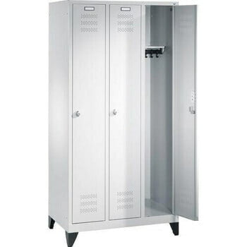 Spindschrank, Umkleide, Garderobenschrank aus Stahl, 3 Abteile je 300 mm, Farbe lichtgrau (RAL 7035), Unterbau Füße, 1.800 x 900 x 500 mm (HxBxT) Spindschrank, Umkleide, Garderobenschrank aus Stahl, 3 Abteile je 300 mm, Farbe lichtgrau (RAL 7035), Unterbau Füße, 1.800 x 900 x 500 mm (HxBxT)