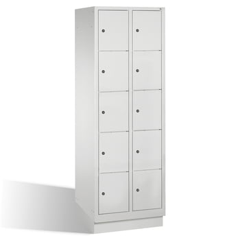 Spindschrank, Schließfächer, Wertsachenschrank mit Sockel, 10 Fächer (5 x 2) je 300 mm, Farbe lichtgrau, 1.800 x 610 x 500 mm (HxBxT) Spindschrank, Schließfächer, Wertsachenschrank mit Sockel, 10 Fächer (5 x 2) je 300 mm, Farbe lichtgrau, 1.800 x 610 x 500 mm (HxBxT)